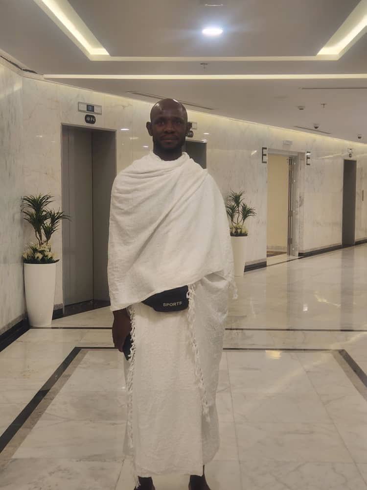 Pèlerin TAGARI en ihram à l'hôtel proche des lieux saints